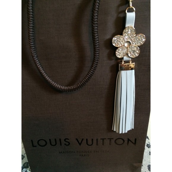 Bag Charm-Bling Flower with Faux Leather Gray Tassel - Picture 5 of 7